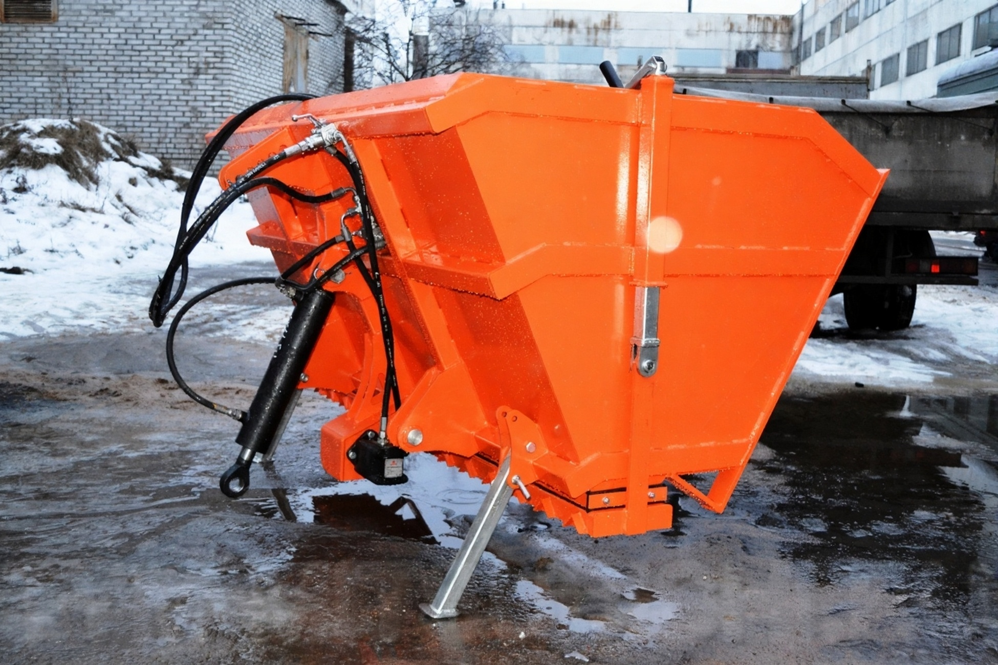 Пескоразбрасыватель навесной вибрационный к МТЗ 