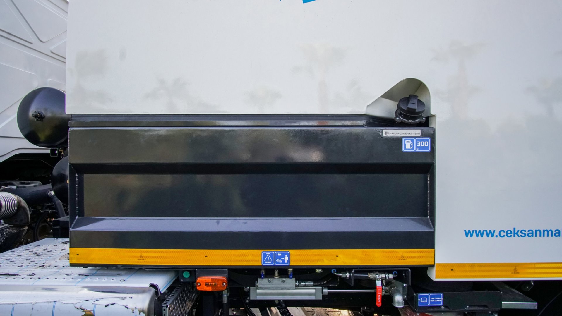 Вакуумная подметальная машина на шасси самосвала CityRay с объемом бункера от 4 до 10 м.куб.