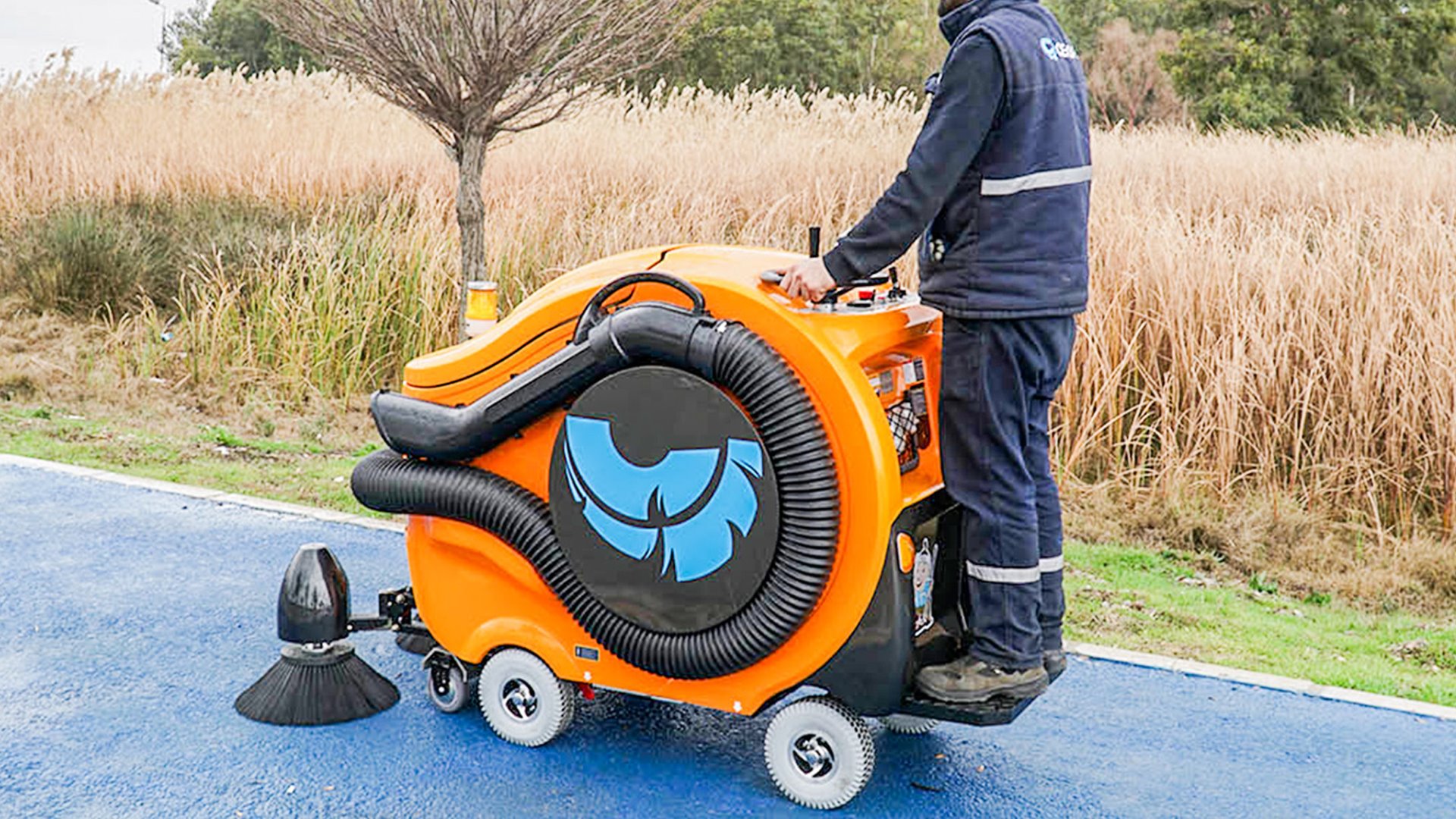 Вакуумная электрическая подметальная машина SmartBee 100 л