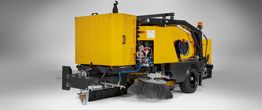 Прицепная к трактору подметально-уборочная машина HAMARAT 2 м.куб.