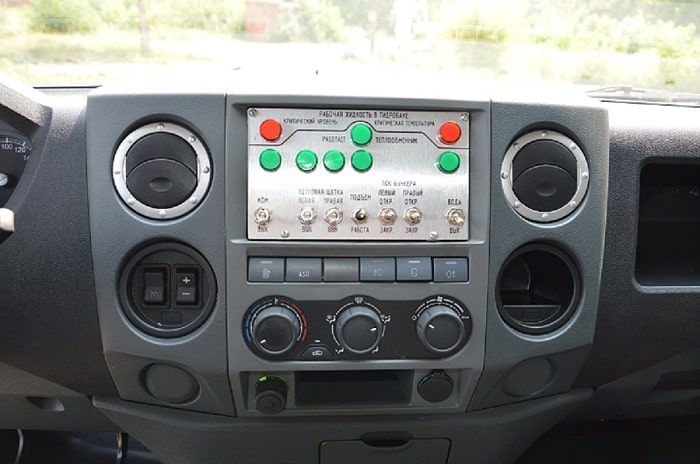 Подметально-уборочная машина на шасси ГАЗ NEXT ПУМ-15 2 м.куб.