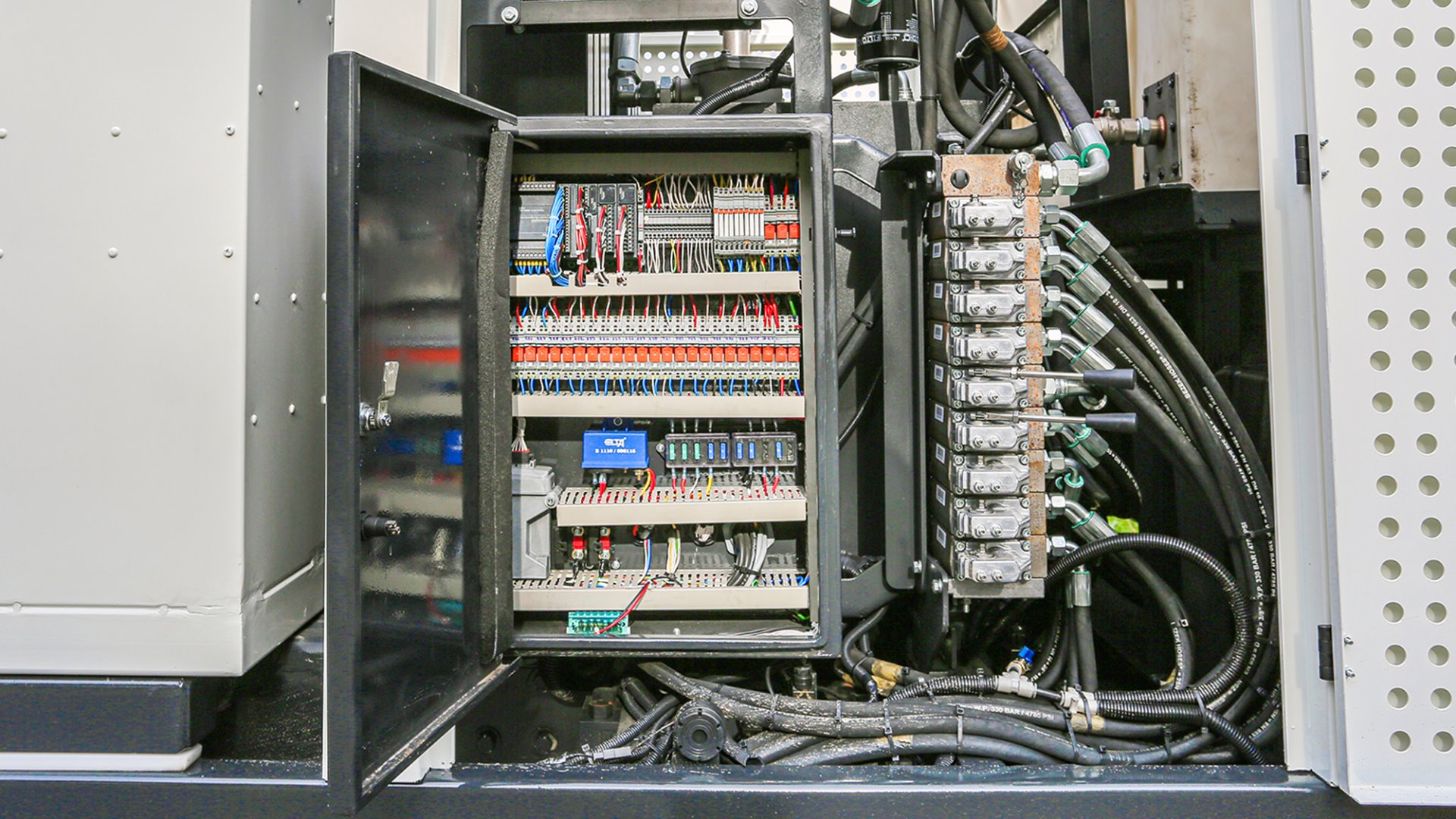 Механическая подметально-уборочная машина CityEagle 4 м.куб.