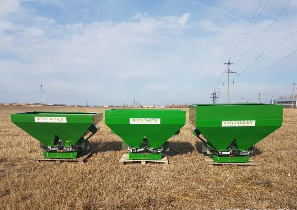 Разбрасыватель минеральных удобрений "Фермер" 900 -3000 л