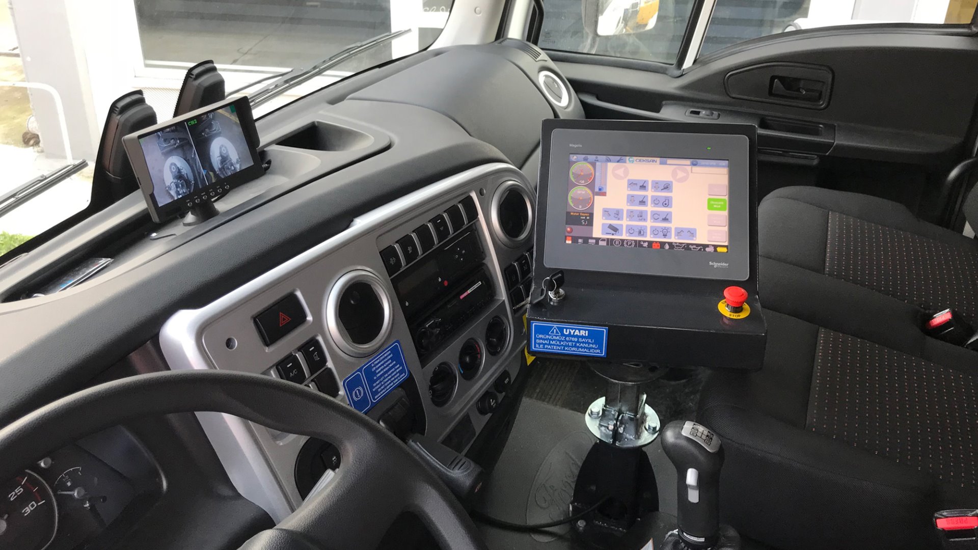 Вакуумная подметальная машина на шасси самосвала CityRay с объемом бункера от 4 до 10 м.куб.