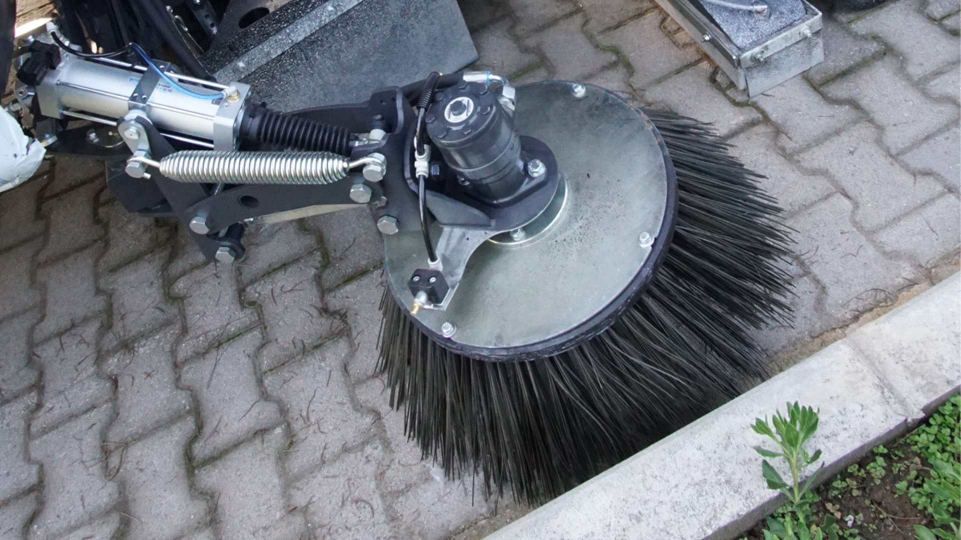 Вакуумная подметальная машина на шасси самосвала CityRay с объемом бункера от 4 до 10 м.куб.