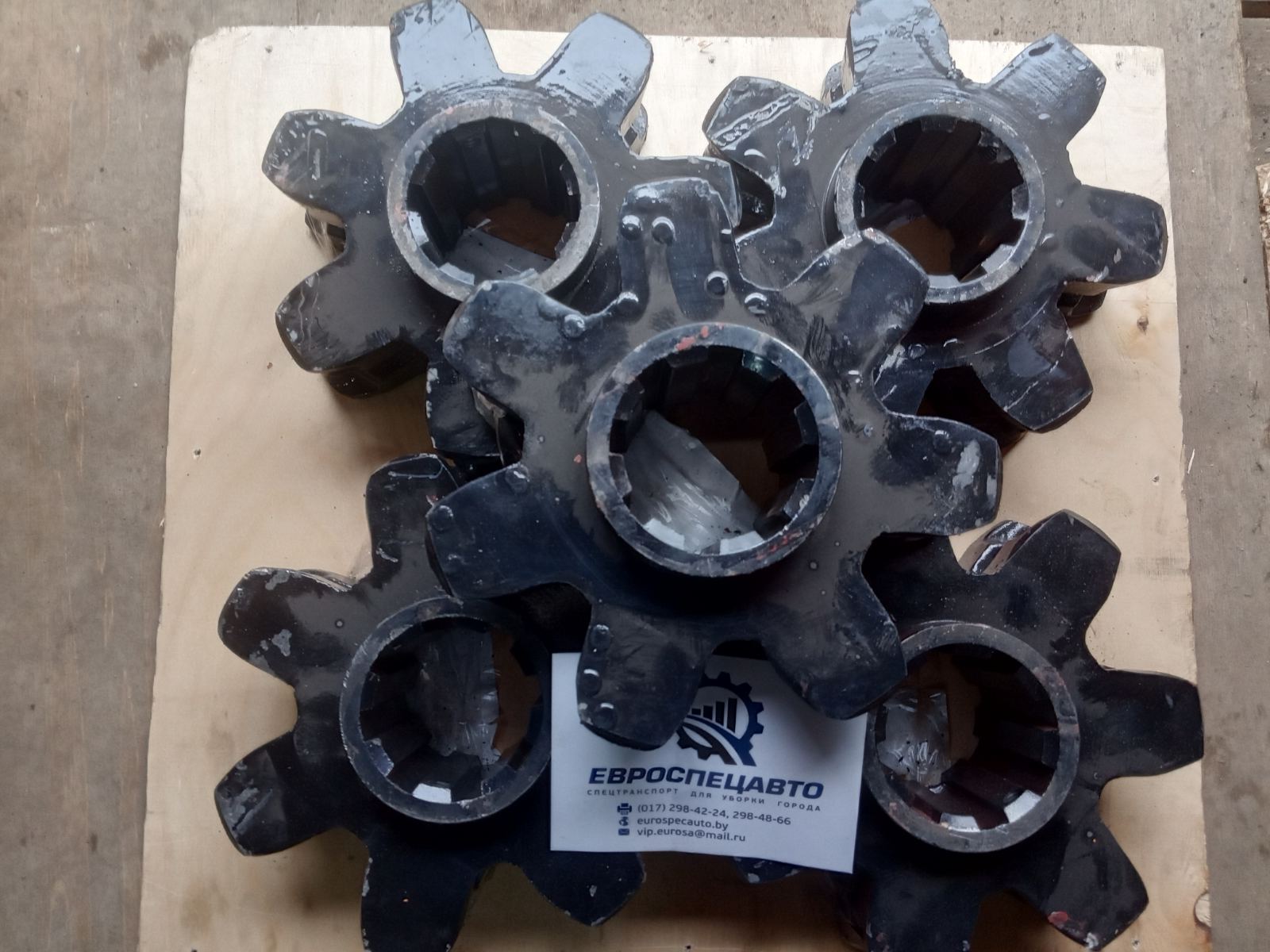 Звездочка привода транспортёра КО-829 (ведущая) КО-104А.01.03.008