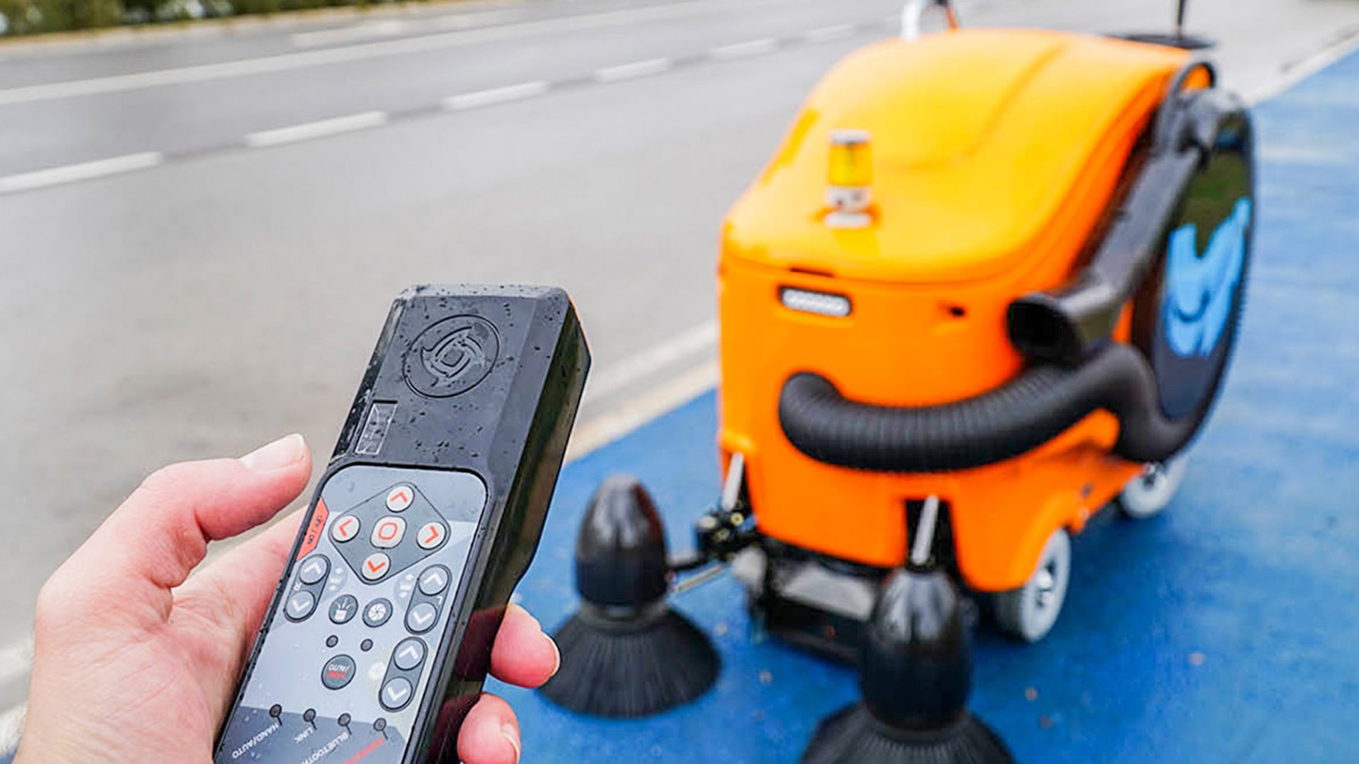 Вакуумная электрическая подметальная машина SmartBee 100 л