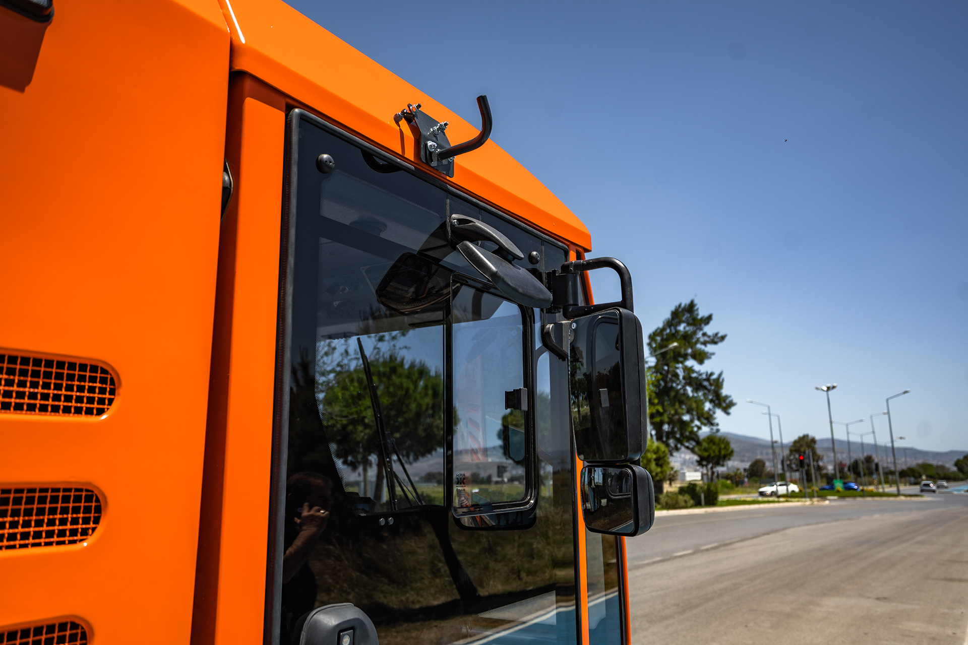 Вакуумная самоходная подметально-уборочная машина CityLeon 6 м.куб.