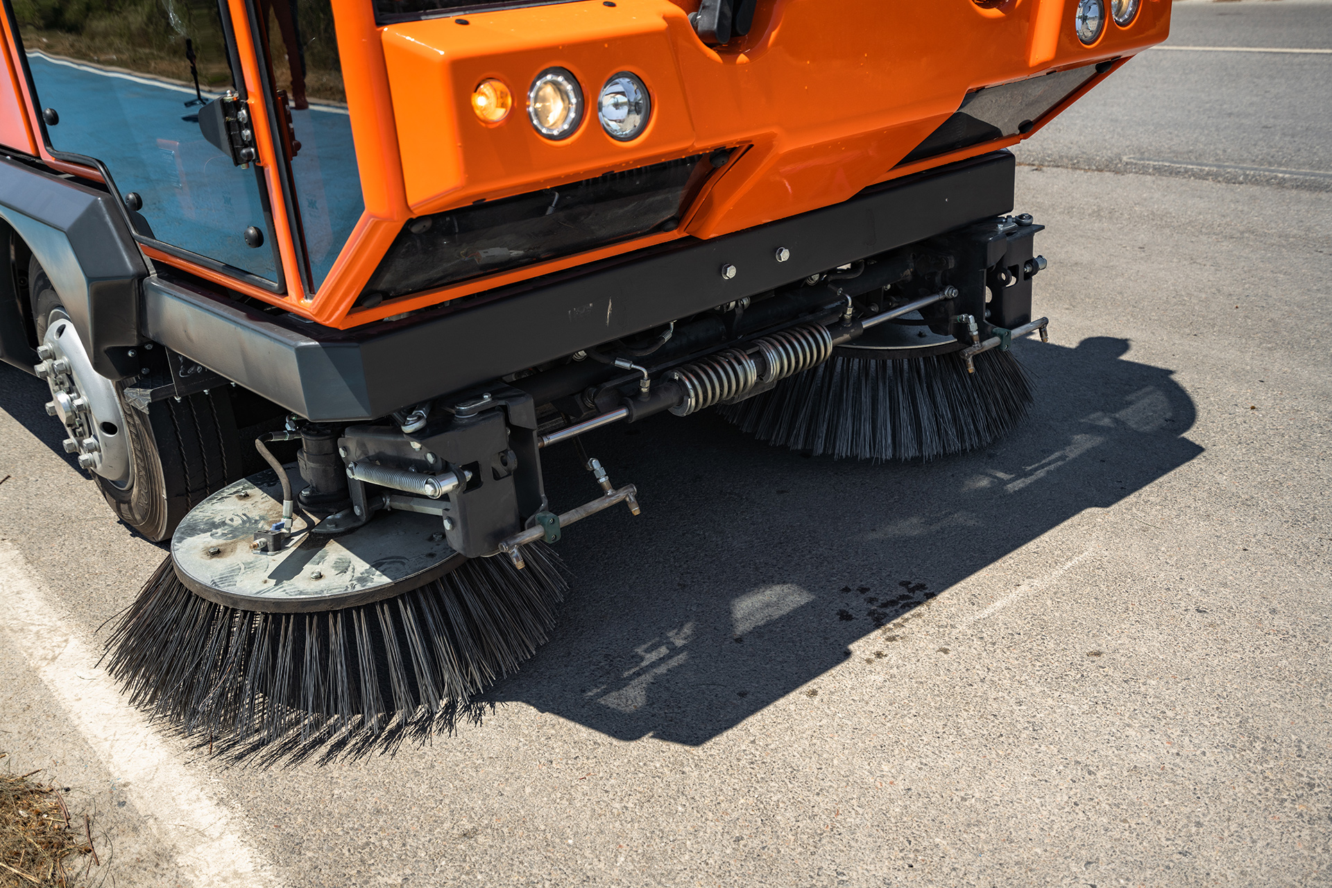 Вакуумная самоходная подметально-уборочная машина CityLeon 6 м.куб.