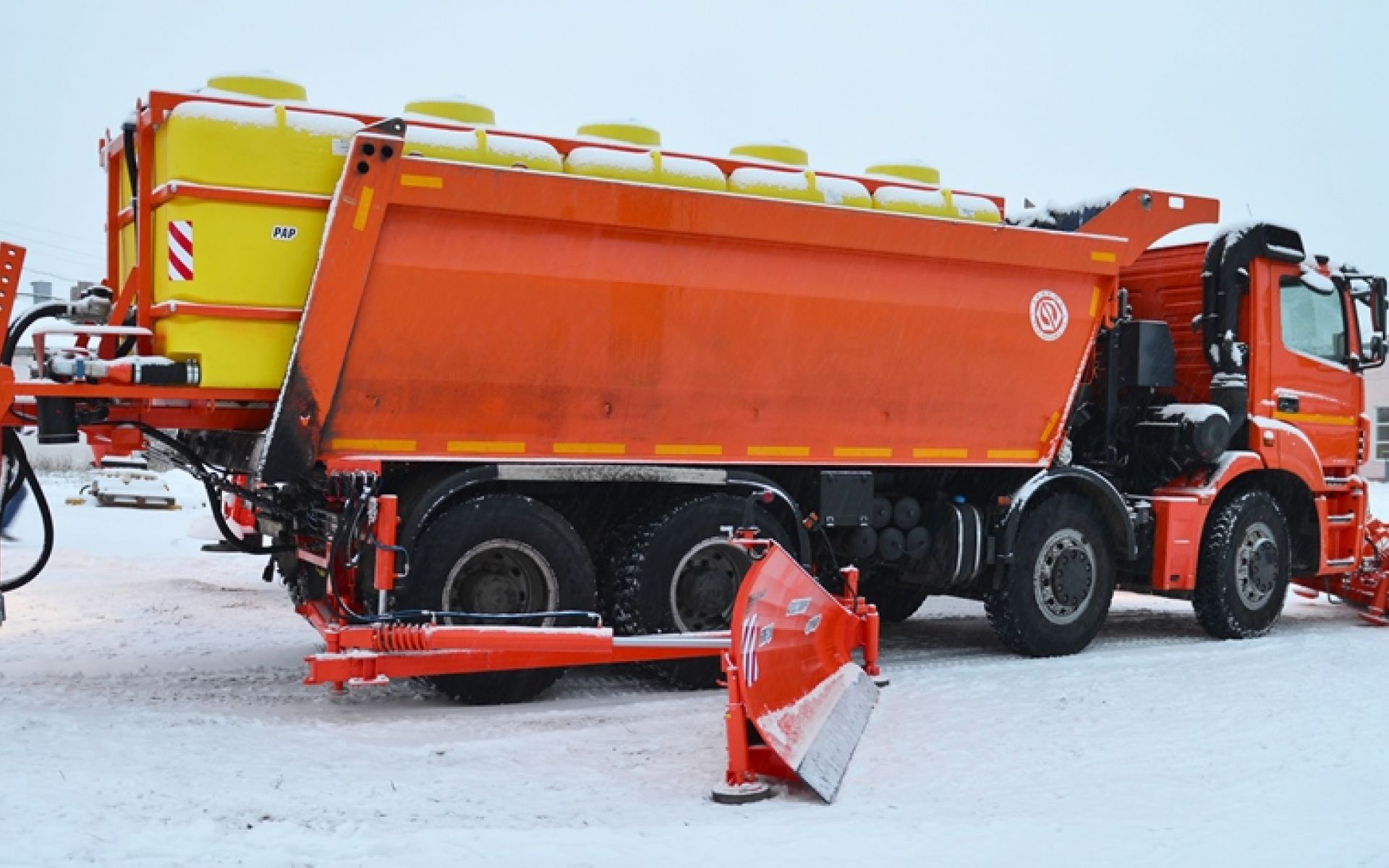 Комбинированная дорожная машина КДМ-7630с