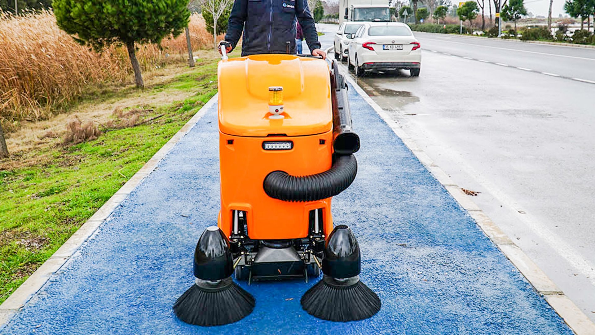 Вакуумная электрическая подметальная машина SmartBee 100 л