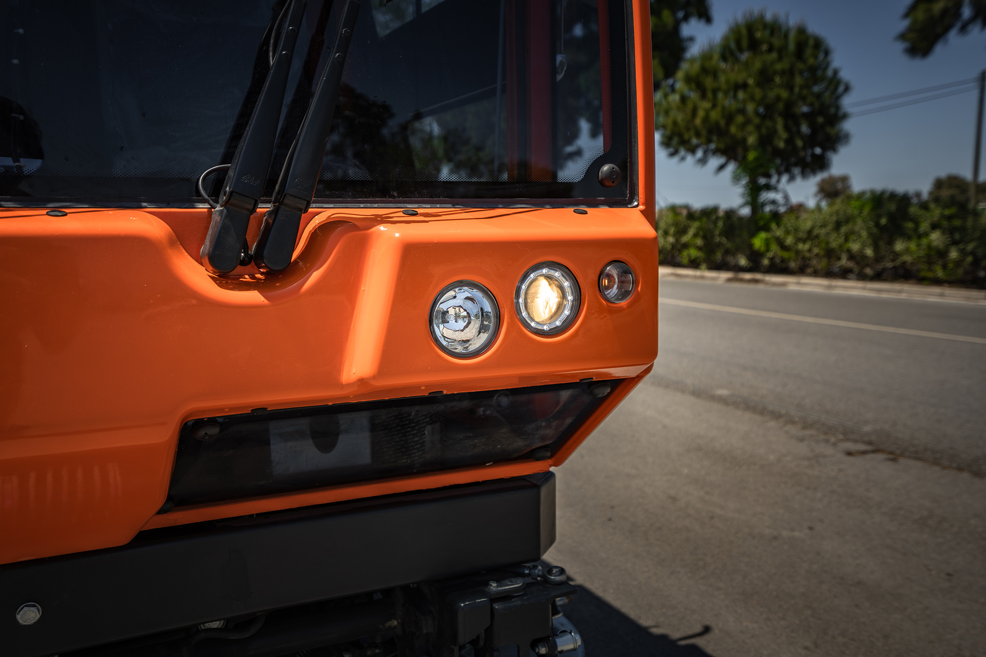 Вакуумная самоходная подметально-уборочная машина CityLeon 6 м.куб.