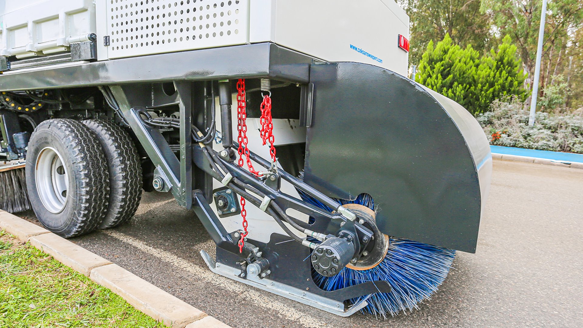 Механическая подметально-уборочная машина CityEagle 4 м.куб.